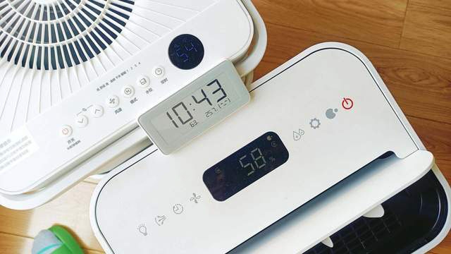 梅雨季房間濕氣重，除濕機(jī)快除濕